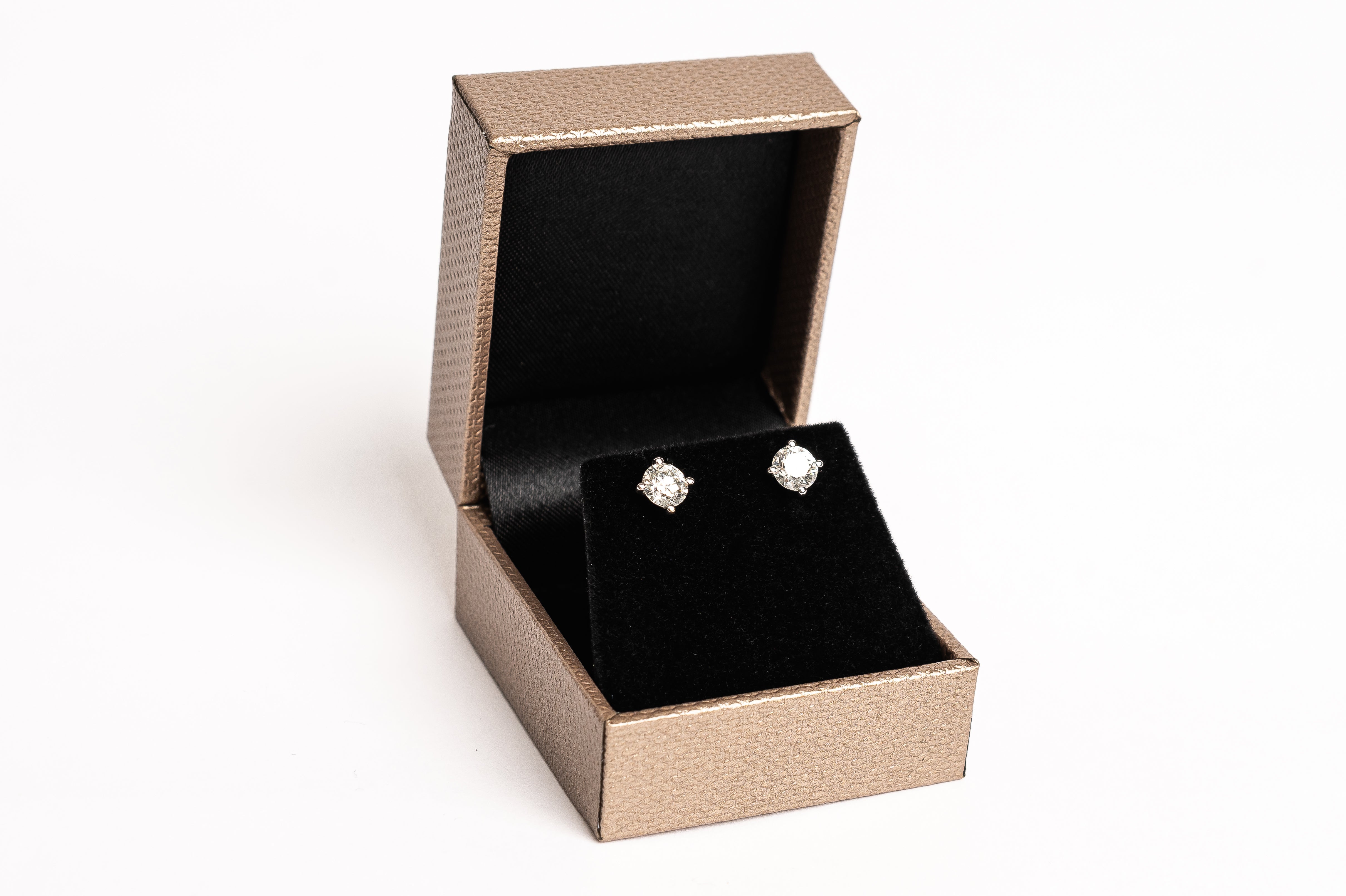 Round Diamond Studs - 1 Carat - Bespoke service