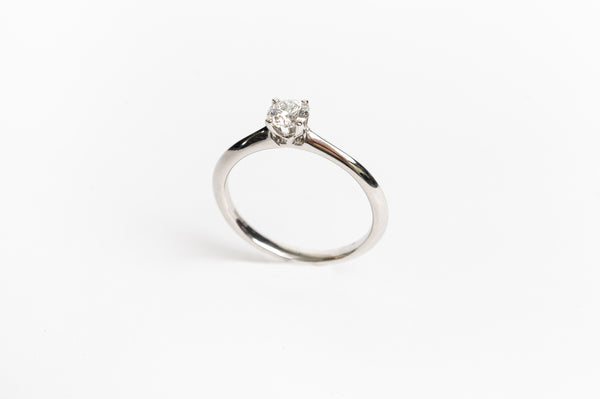 This timeless and elegant white golden ring is stunning. This ring is the perfect example of less is more! Because there is a beautiful solitaire diamond on a white golden, plain band, the diamond shines so bright. 