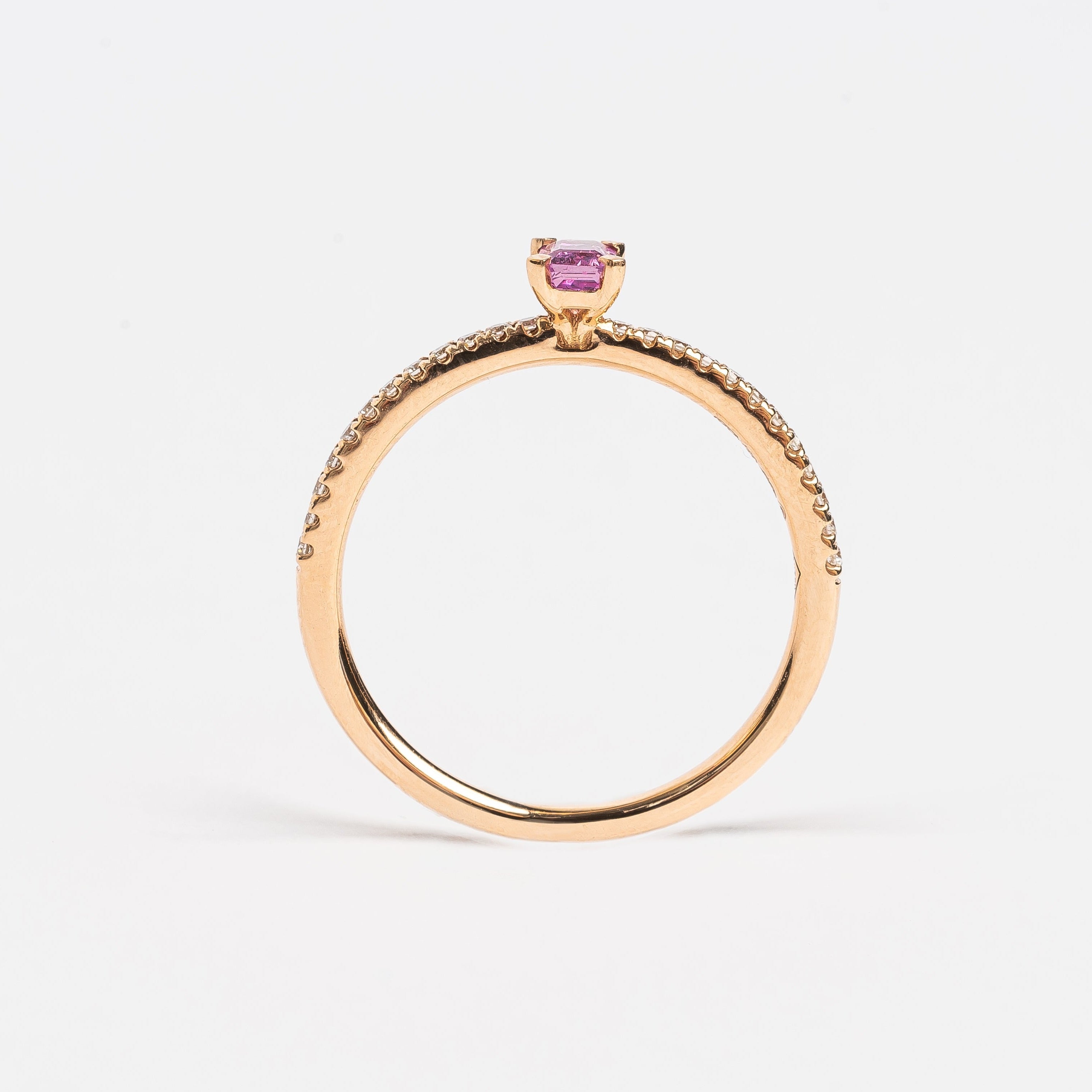 This most beautiful pink Sapphire is so cute and makes you instant smile when looking at it. It's perfect for that pop of color to your look. The rose golden band is set with diamonds to compliment this pink Sapphire.   18kt rose gold