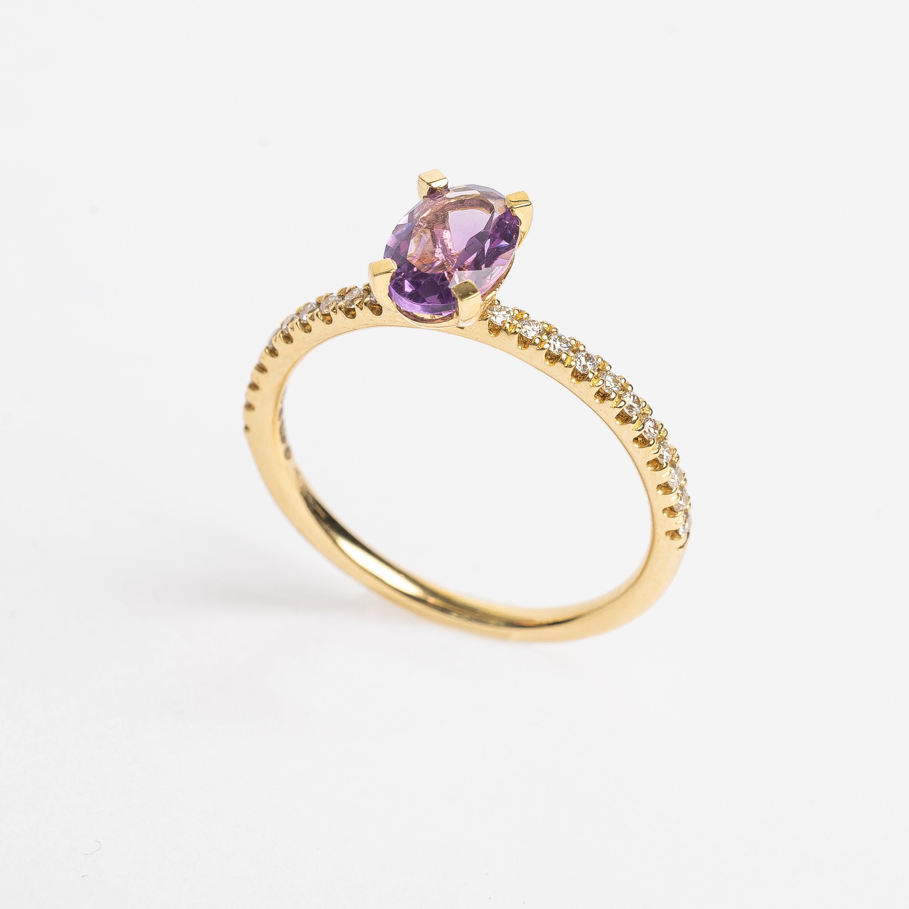 This pretty lilac oval cut Amethyst ring gives your look sparkle and color. It looks so nice and many will notice this pop of lilac on your hand. This lilac Amethyst matches very well with the yellow golden band.   18kt yellow gold