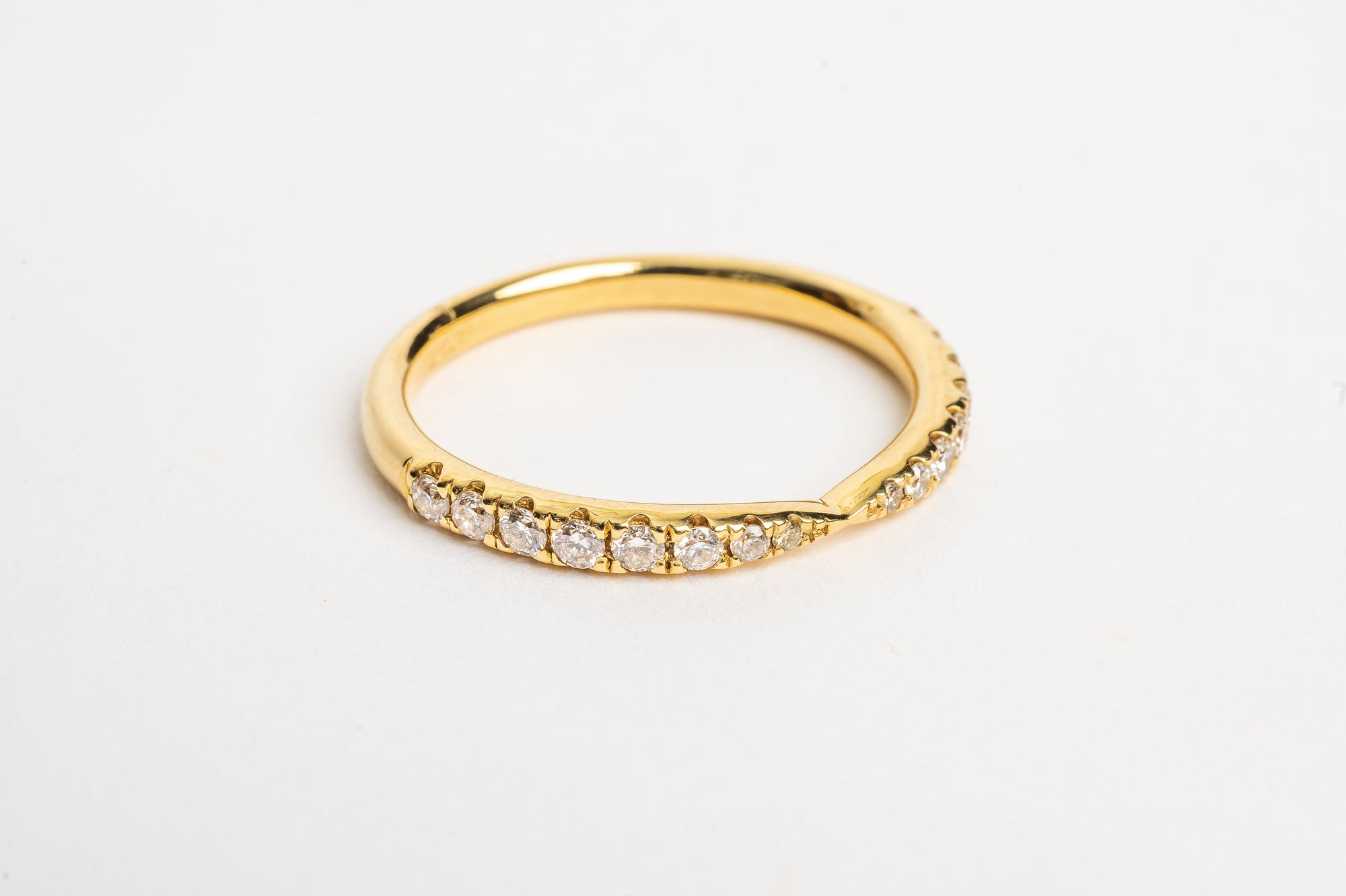 Diamond pinched ring