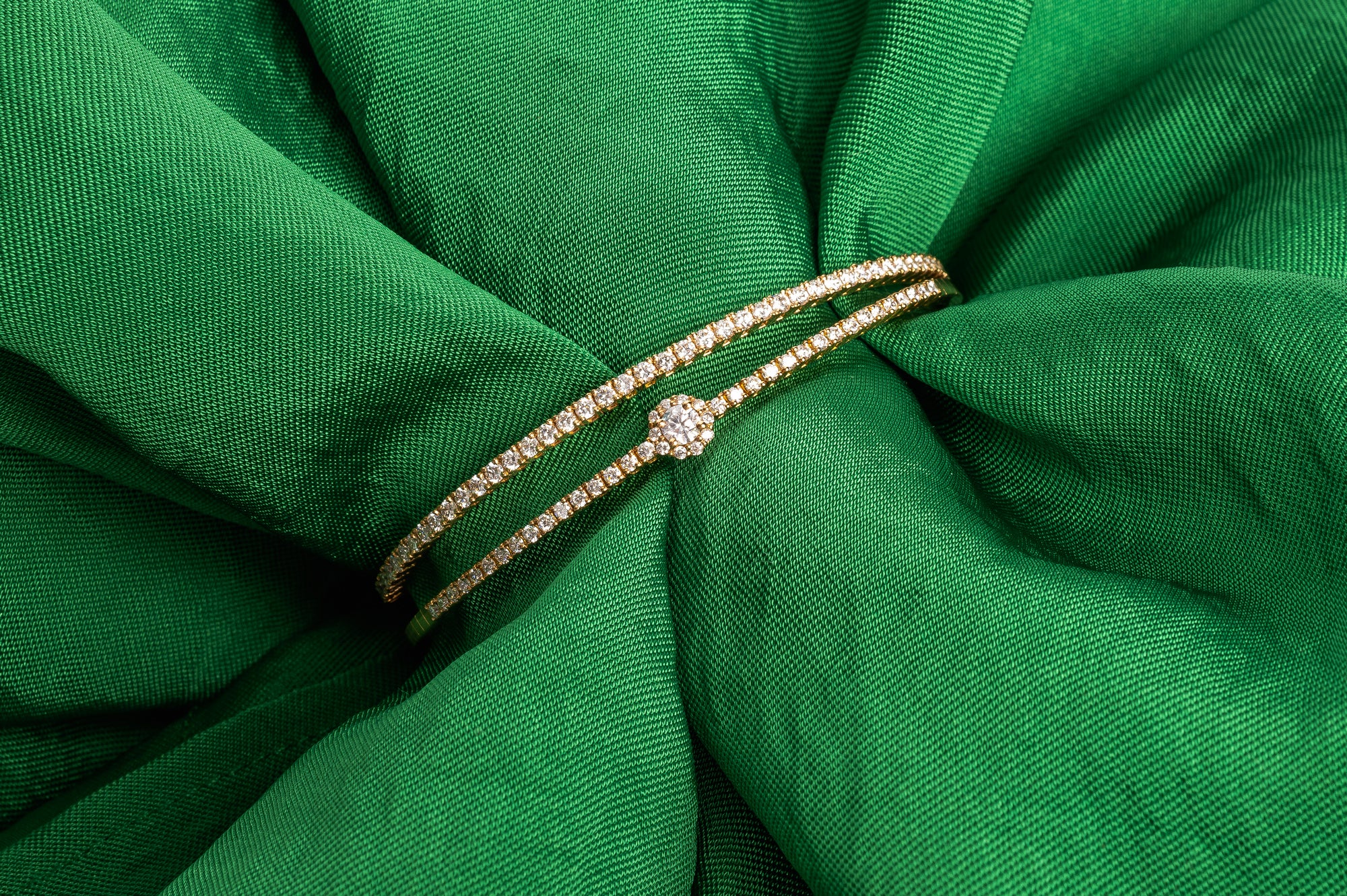 Round diamond bangle with stunning halo - 3 weeks delivery time