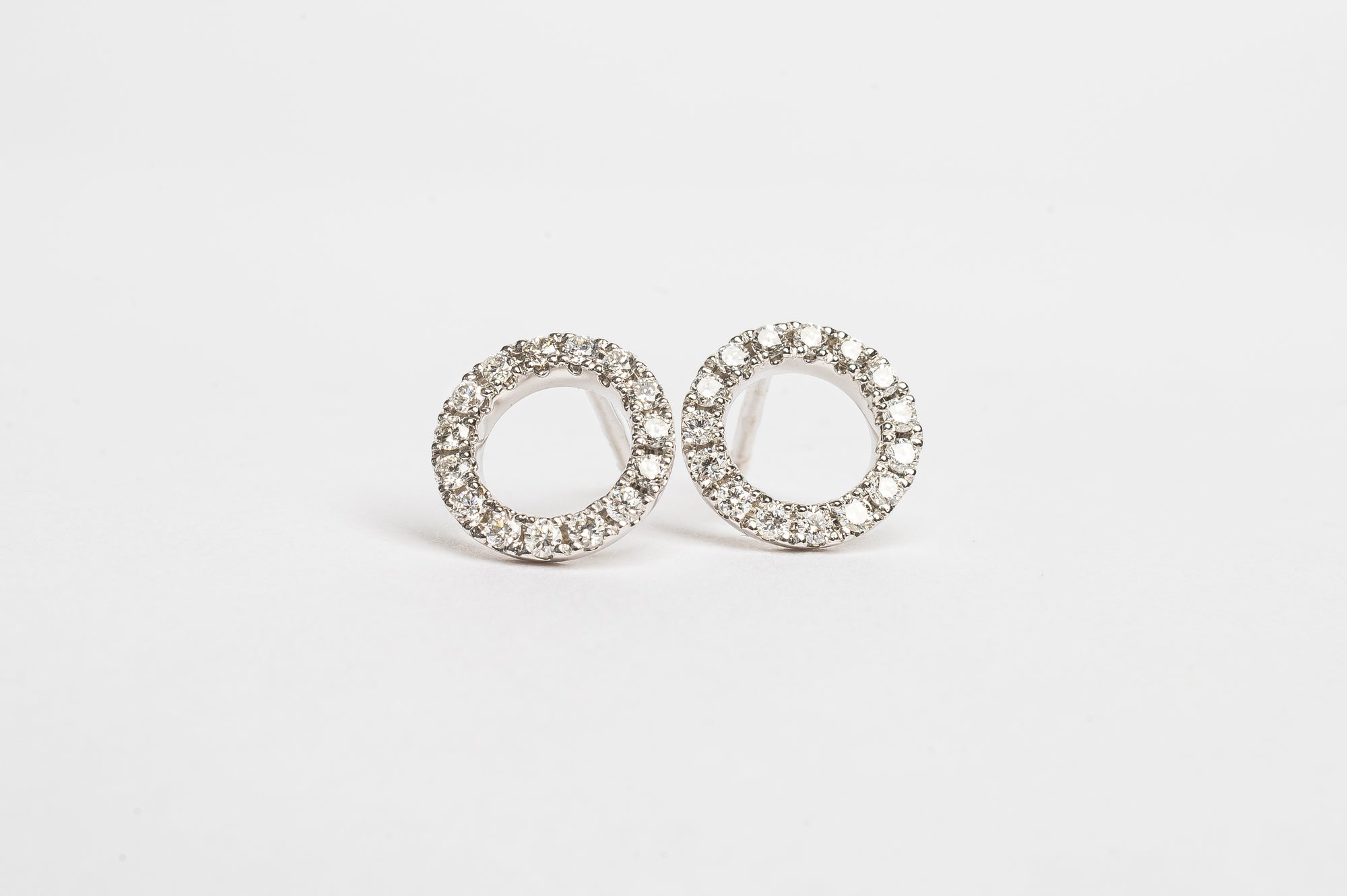 These circle studs are great to make a cool statement. There cute and funky. You can dress it up, you can wear it casually and you can match with the circle bracelet for a nice set of jewellery.   18kt white gold