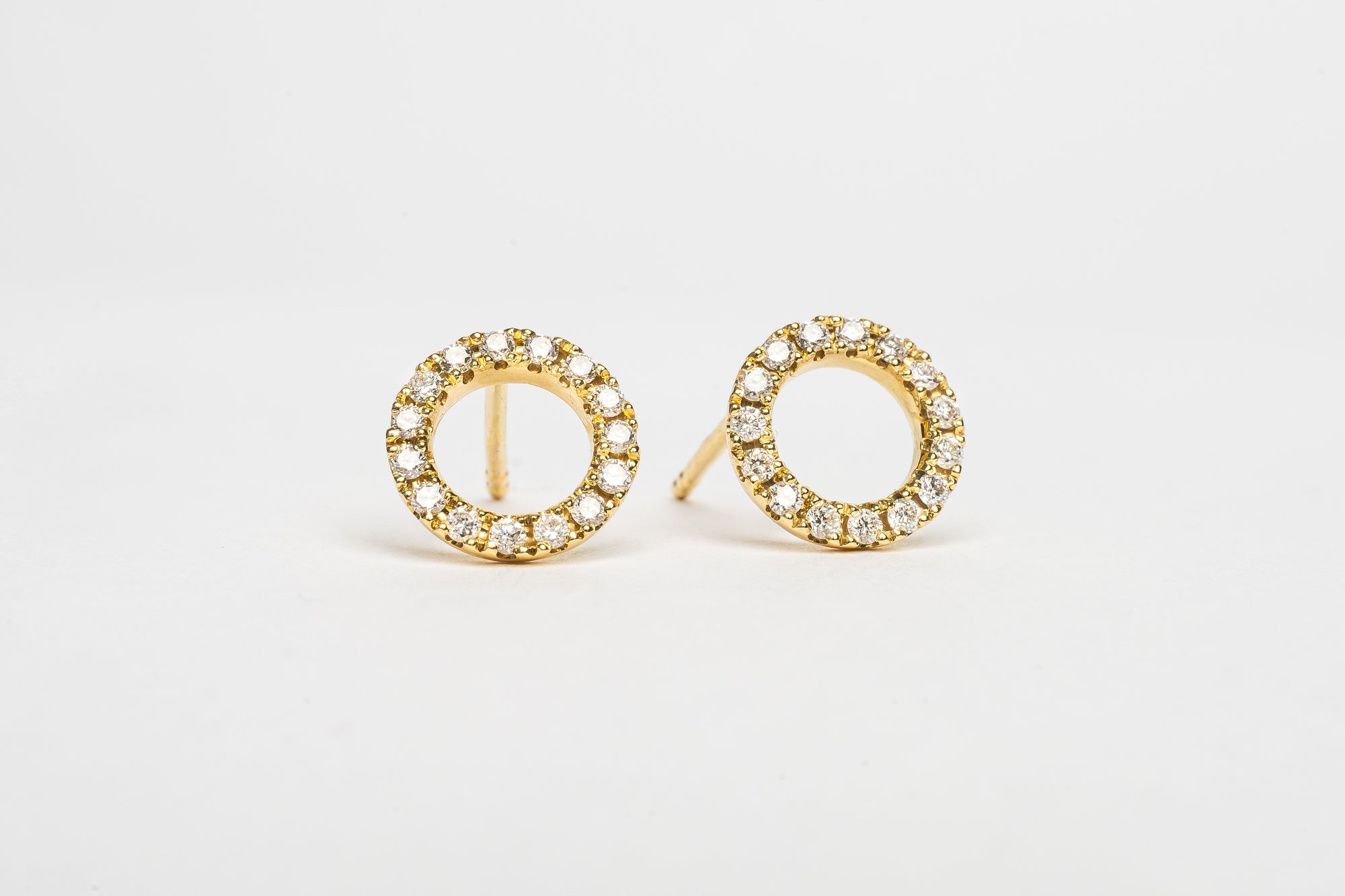 These circle studs are great to make a cool statement. There cute and funky. You can dress it up, you can wear it casually and you can match with the circle bracelet for a nice set of jewellery.   18kt yellow gold