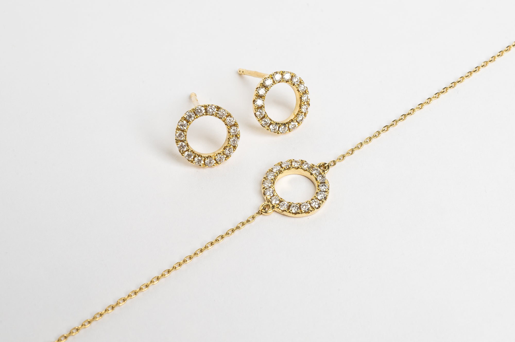 These circle studs are great to make a cool statement. There cute and funky. You can dress it up, you can wear it casually and you can match with the circle bracelet for a nice set of jewellery.   18kt yellow gold