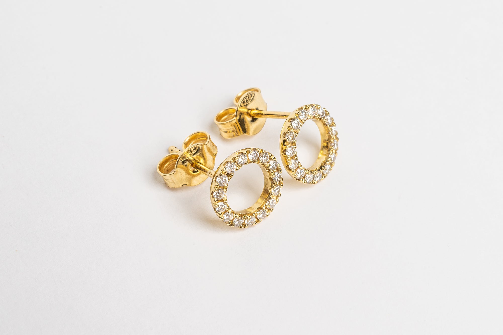 These circle studs are great to make a cool statement. There cute and funky. You can dress it up, you can wear it casually and you can match with the circle bracelet for a nice set of jewellery.   18kt yellow gold