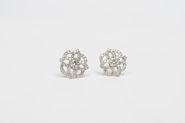 These diamond flower studs are a showstopper. These earring will be noticed. They can be worn with a romantic outfit but will also do the trick on a more edgy look.   18kt white gold