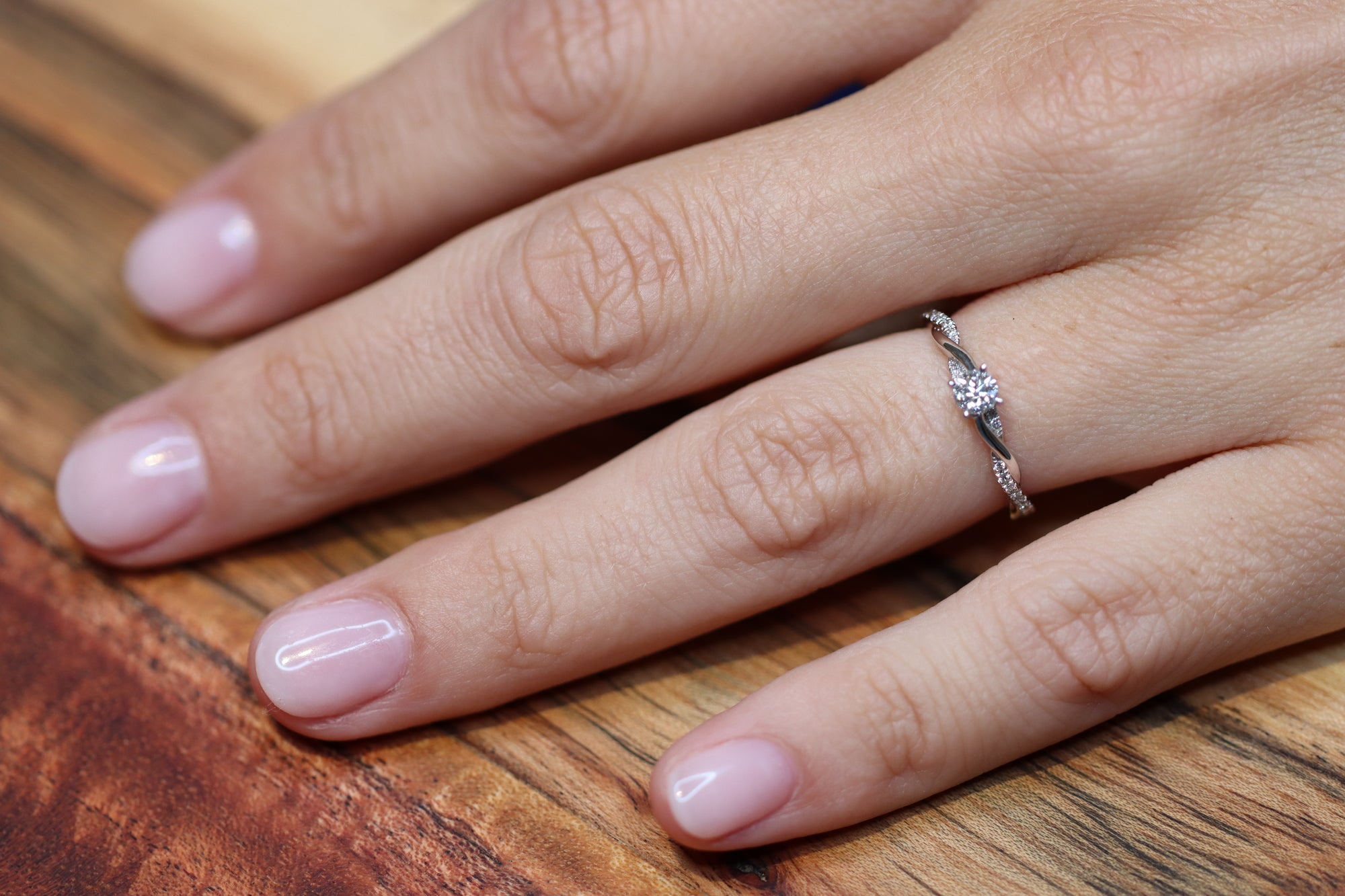 This white gold braided diamond ring is made out of two bands crossing over and over to make a braided twisty design. The crossing band is set with diamonds for a playful result. The beautiful center diamond gives your ring a nice look. Ameloti_diamond_jewellery