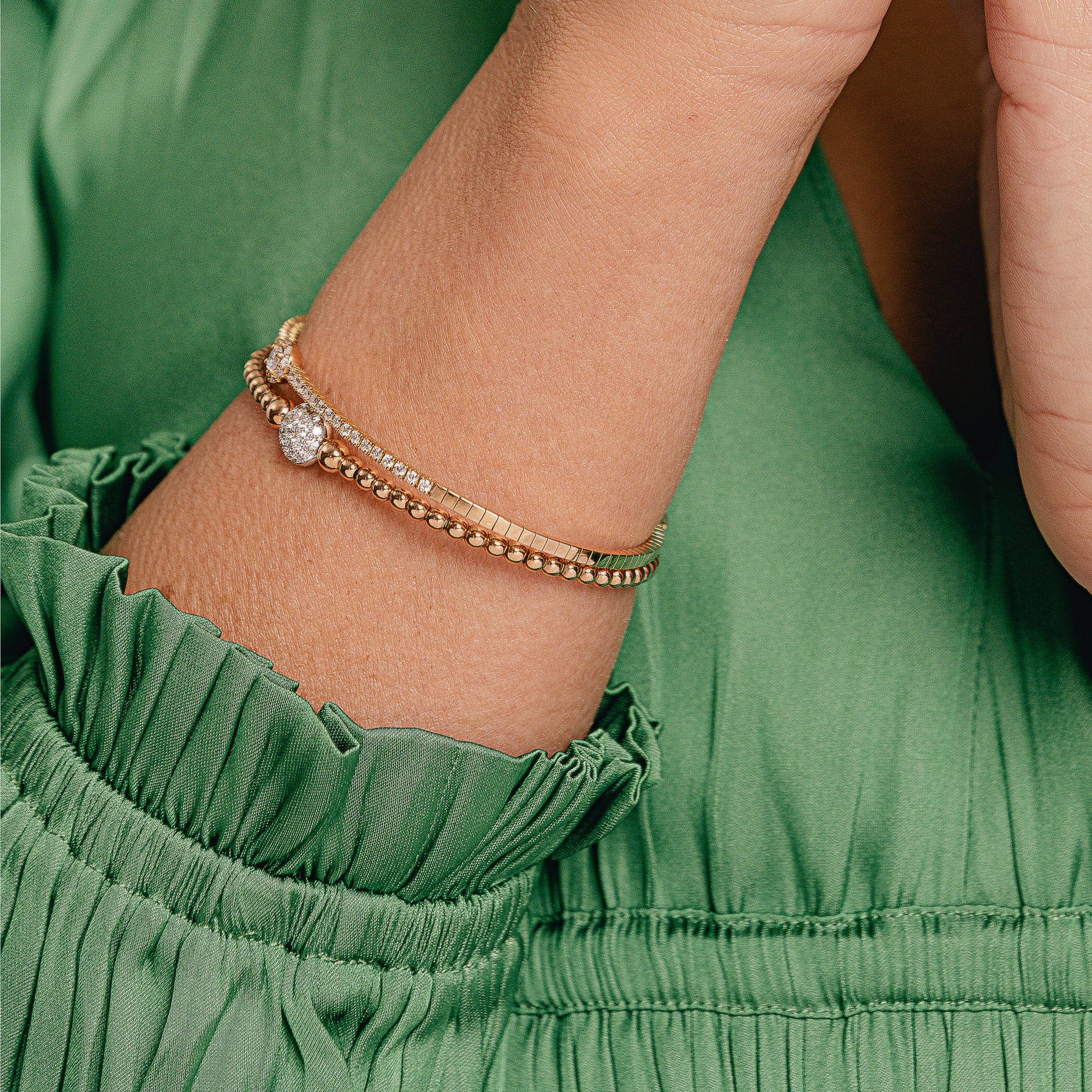 Round diamond bangle with stunning halo - 3 weeks delivery time